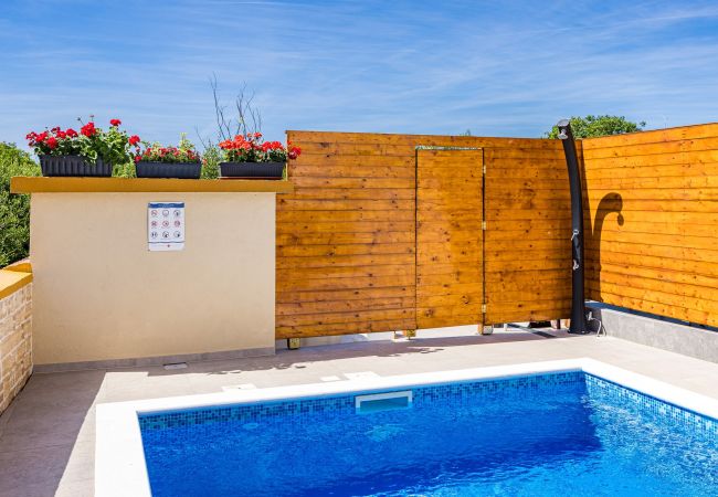 Ferienhaus in Pula - Ferienhaus Mario mit privatem Pool Ferienhaus in Pula - Ferienhaus Mario mit privatem Pool
