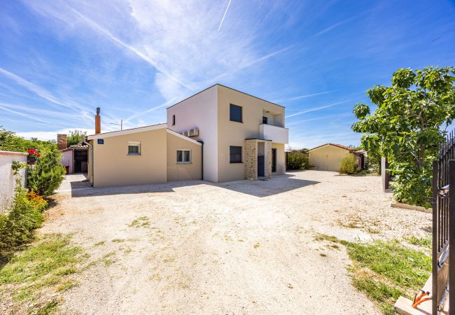 Ferienhaus in Pula - Ferienhaus Mario mit privatem Pool Ferienhaus in Pula - Ferienhaus Mario mit privatem Pool