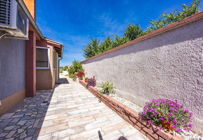 Ferienhaus in Pula - Ferienhaus Mario mit privatem Pool Ferienhaus in Pula - Ferienhaus Mario mit privatem Pool