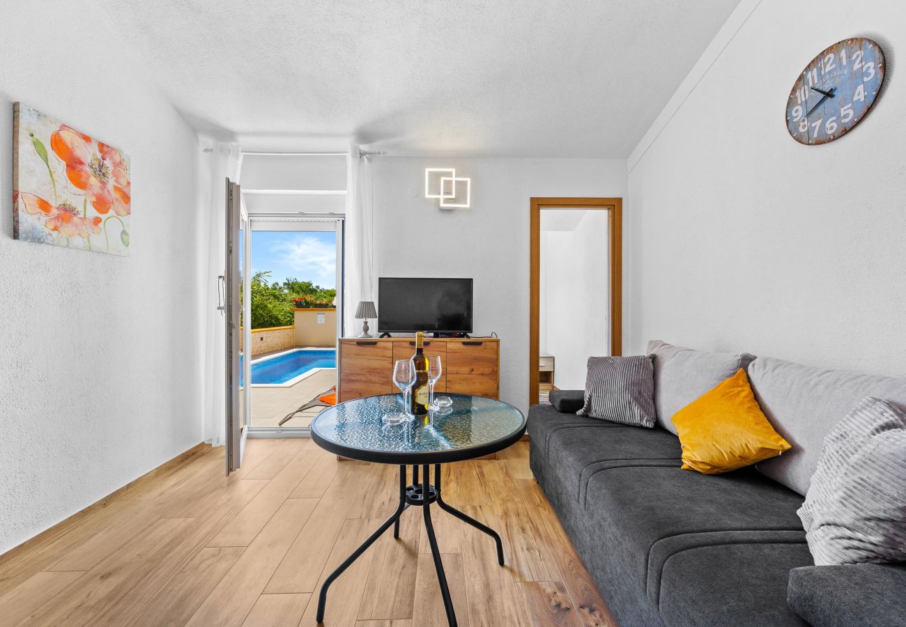 Ferienhaus in Pula - Ferienhaus Mario mit privatem Pool