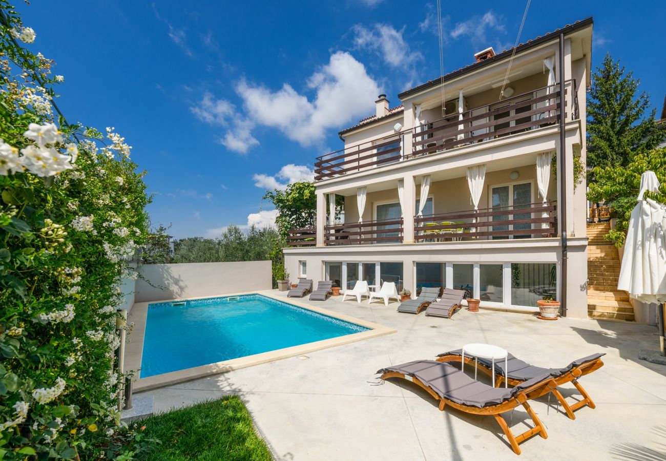 Ferienwohnung in Pula - Stadtapartment am Pool - Jana - Monte Magno Pula