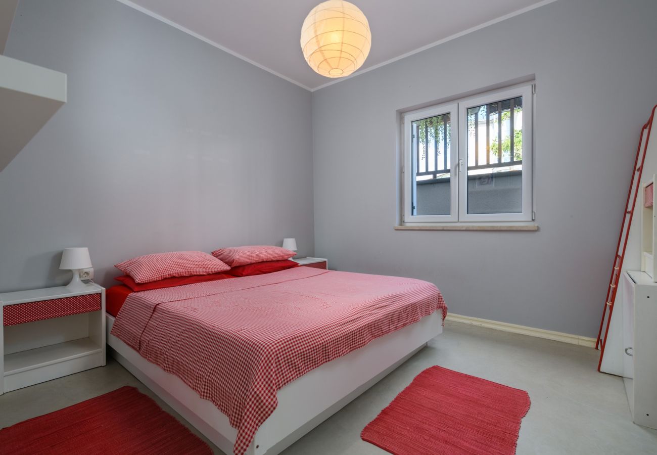 Ferienwohnung in Pula - Stadtapartment am Pool - Jana - Monte Magno Pula
