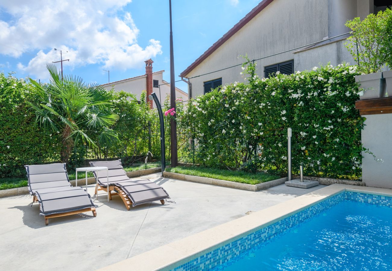 Ferienwohnung in Pula - Stadtapartment am Pool - Jana - Monte Magno Pula