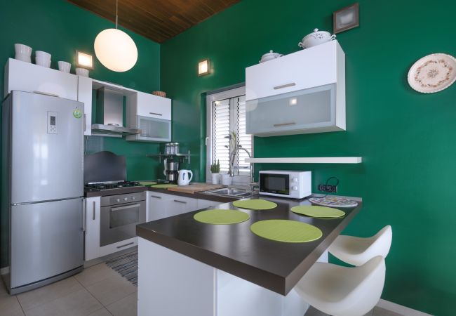 Ferienwohnung in Pula - Gemütliches Apartment Luka mit Gemeinschaftspool Ferienwohnung in Pula - Gemütliches Apartment Luka mit Gemeinschaftspool