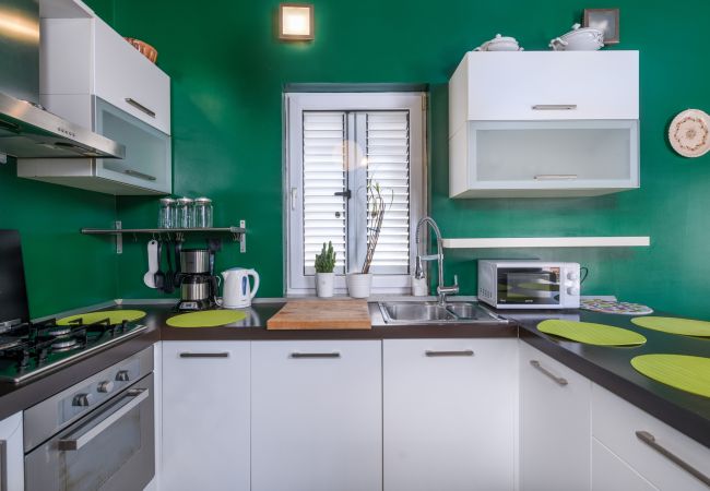 Ferienwohnung in Pula - Gemütliches Apartment Luka mit Gemeinschaftspool Ferienwohnung in Pula - Gemütliches Apartment Luka mit Gemeinschaftspool