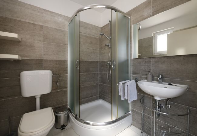 Ferienwohnung in Pula - Gemütliches Apartment Luka mit Gemeinschaftspool Ferienwohnung in Pula - Gemütliches Apartment Luka mit Gemeinschaftspool