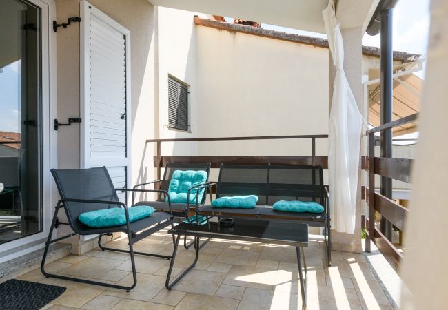 Ferienwohnung in Pula - Gemütliches Apartment Luka mit Gemeinschaftspool Ferienwohnung in Pula - Gemütliches Apartment Luka mit Gemeinschaftspool