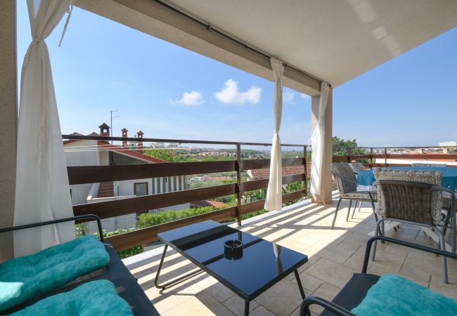 Ferienwohnung in Pula - Gemütliches Apartment Luka mit Gemeinschaftspool Ferienwohnung in Pula - Gemütliches Apartment Luka mit Gemeinschaftspool