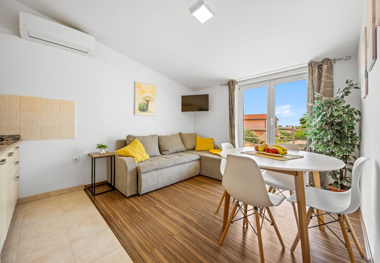 Ferienwohnung in Galižana - Apartment Vito mit Balkon