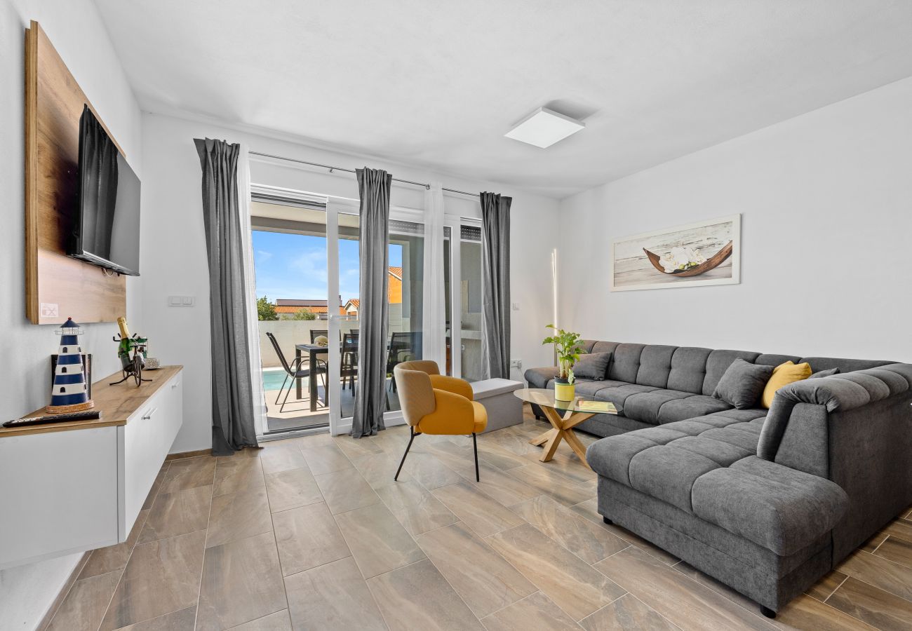 Villa in Radeki Polje - Moderne Familienvilla Mia mit privatem Pool