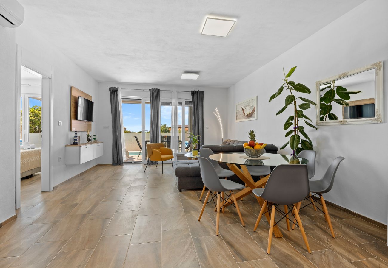 Villa in Radeki Polje - Moderne Familienvilla Mia mit privatem Pool
