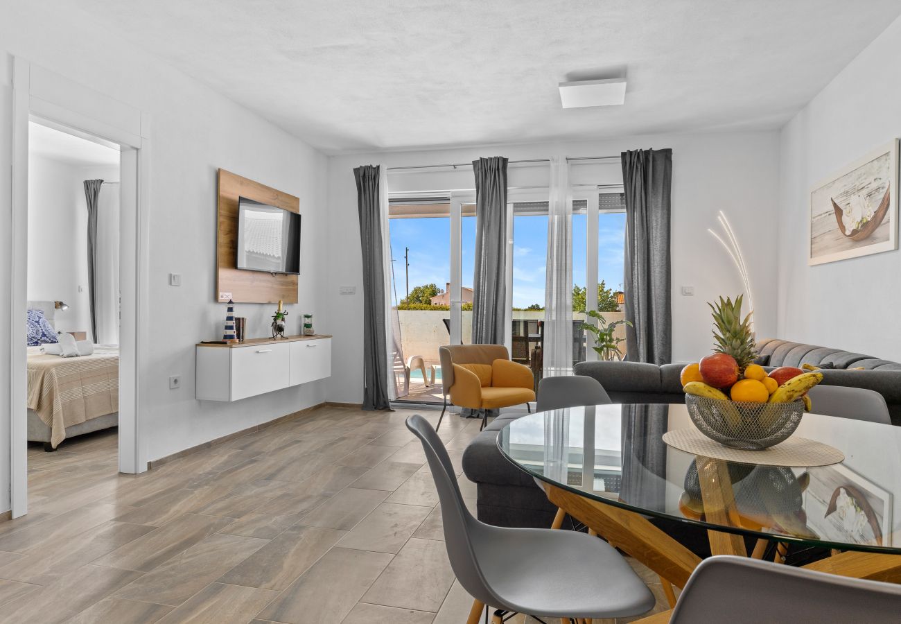 Villa in Radeki Polje - Moderne Familienvilla Mia mit privatem Pool