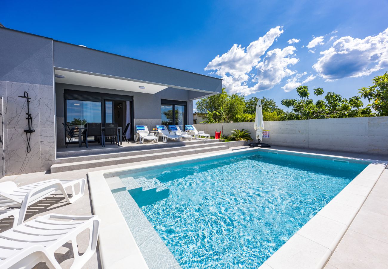 Villa in Radeki Polje - Moderne Familienvilla Mia mit privatem Pool