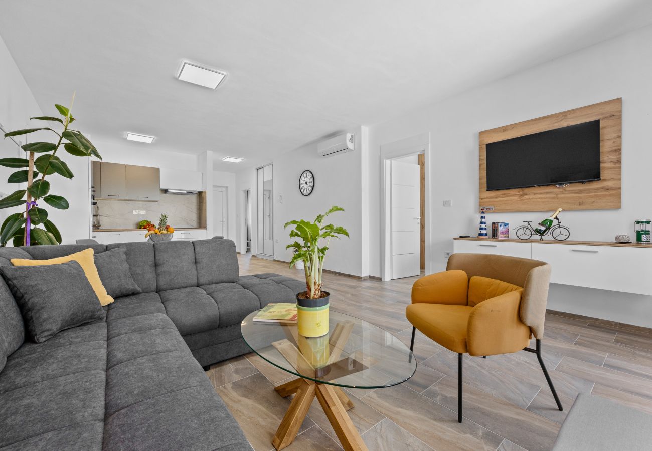 Villa in Radeki Polje - Moderne Familienvilla Mia mit privatem Pool