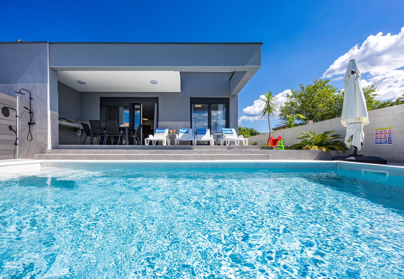 Villa in Radeki Polje - Moderne Familienvilla Mia mit privatem Pool