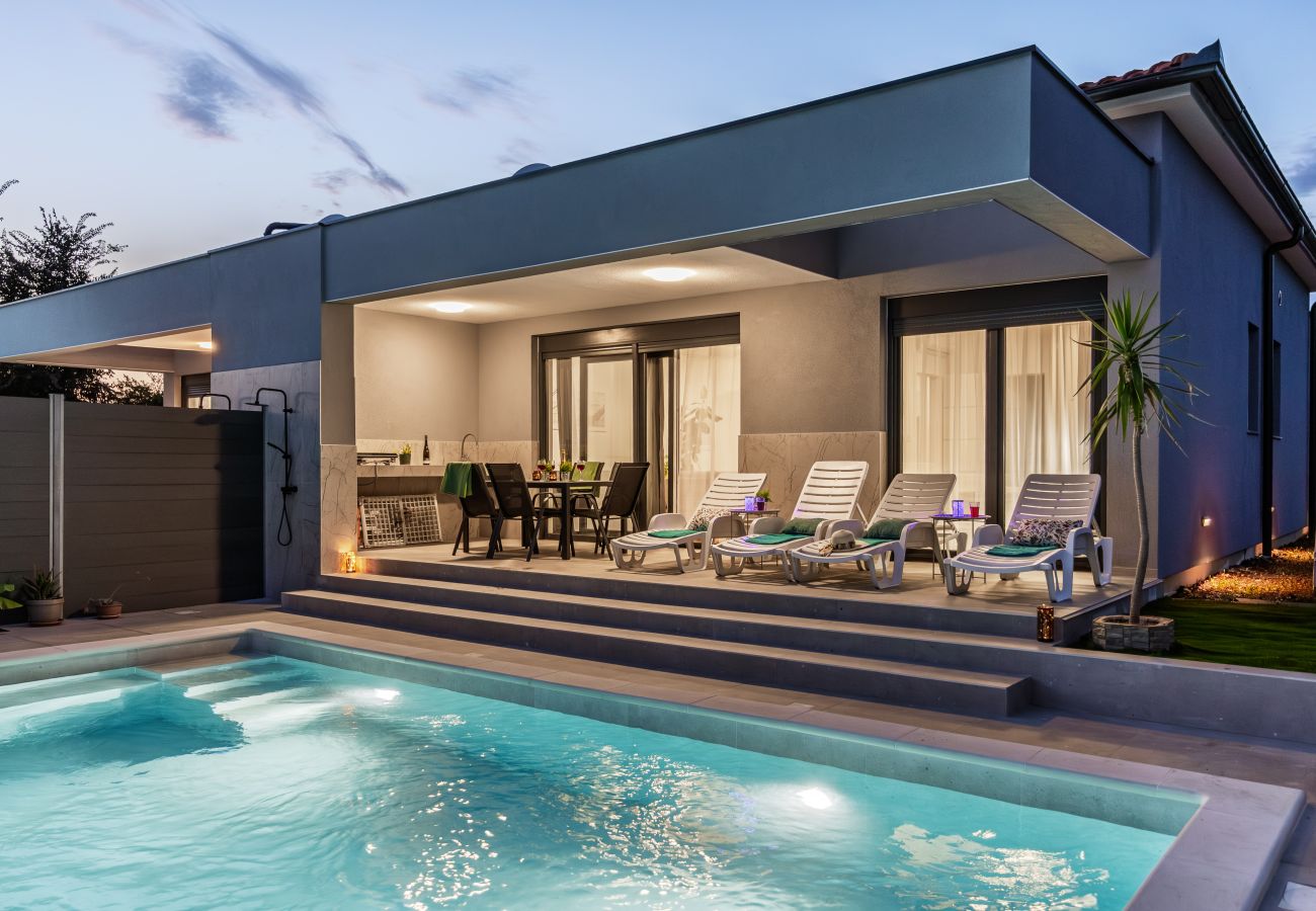 Villa in Radeki Polje - Moderne Familienvilla Mia mit privatem Pool
