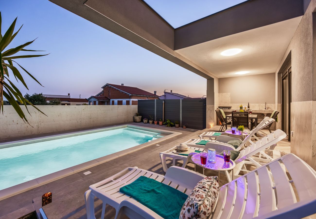 Villa in Radeki Polje - Moderne Familienvilla Mia mit privatem Pool
