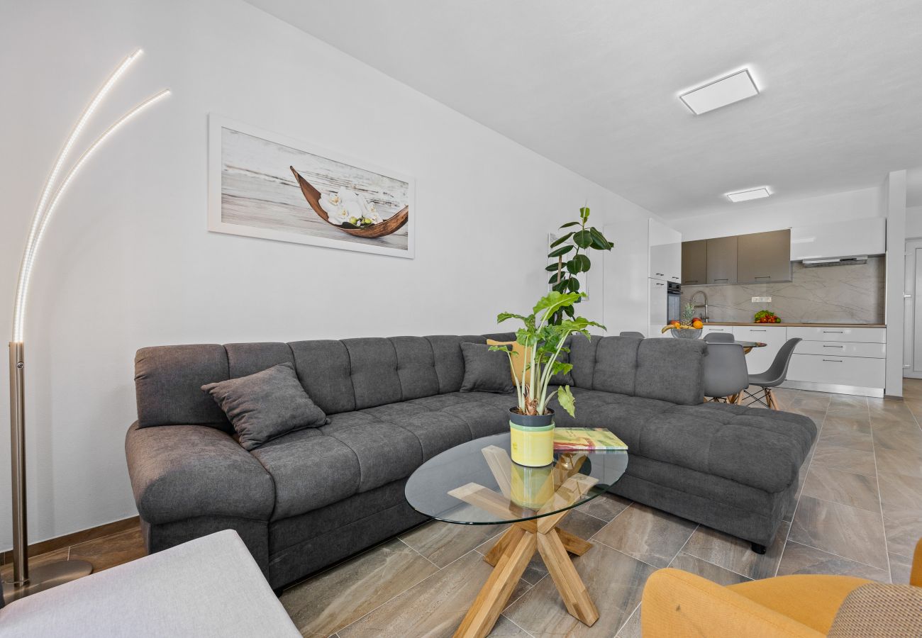 Villa in Radeki Polje - Moderne Familienvilla Mia mit privatem Pool