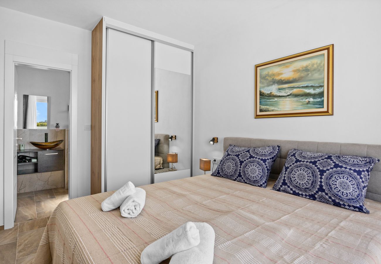 Villa in Radeki Polje - Moderne Familienvilla Mia mit privatem Pool