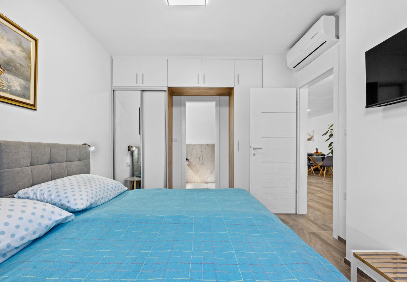 Villa in Radeki Polje - Moderne Familienvilla Mia mit privatem Pool