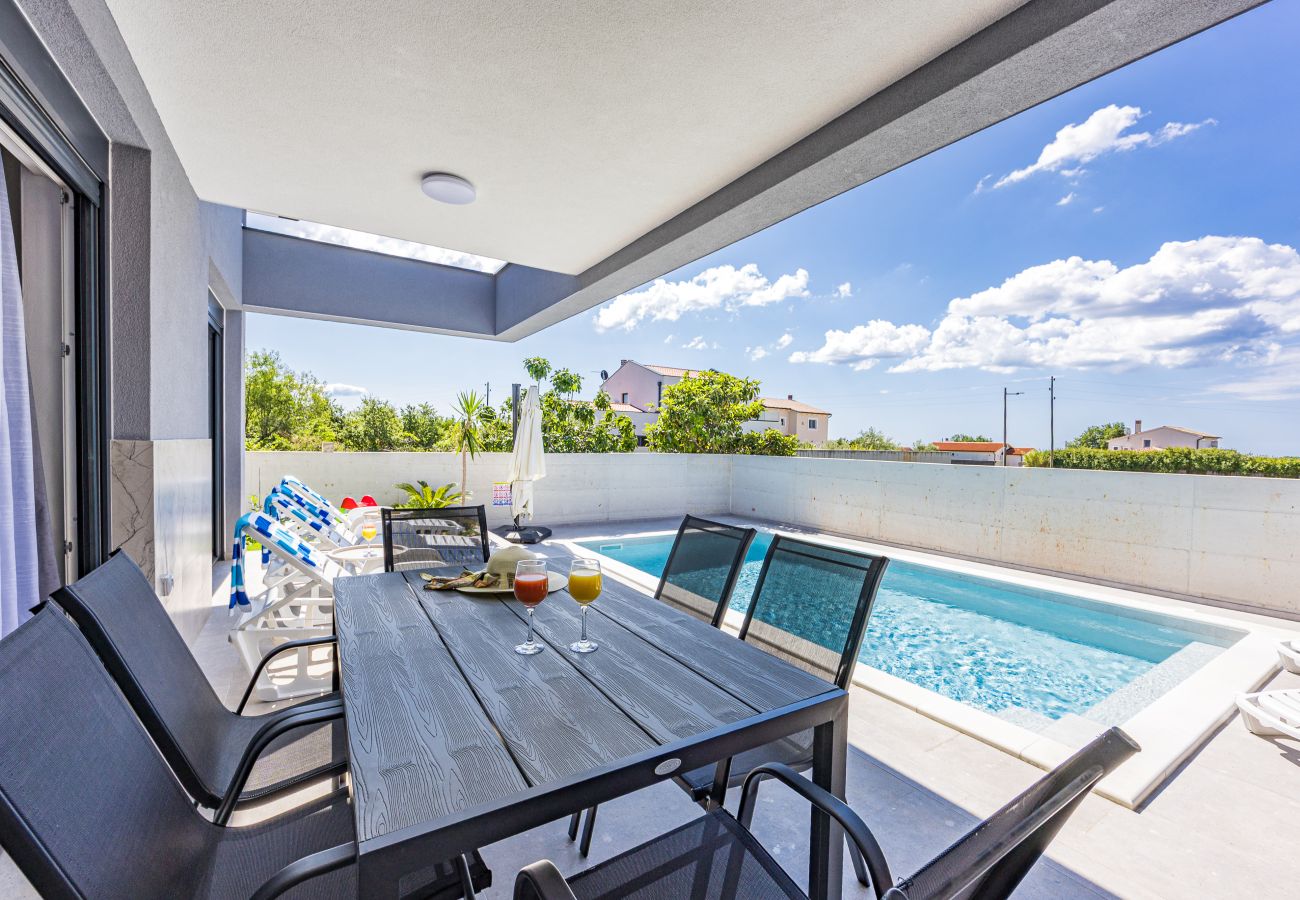 Villa in Radeki Polje - Moderne Familienvilla Mia mit privatem Pool