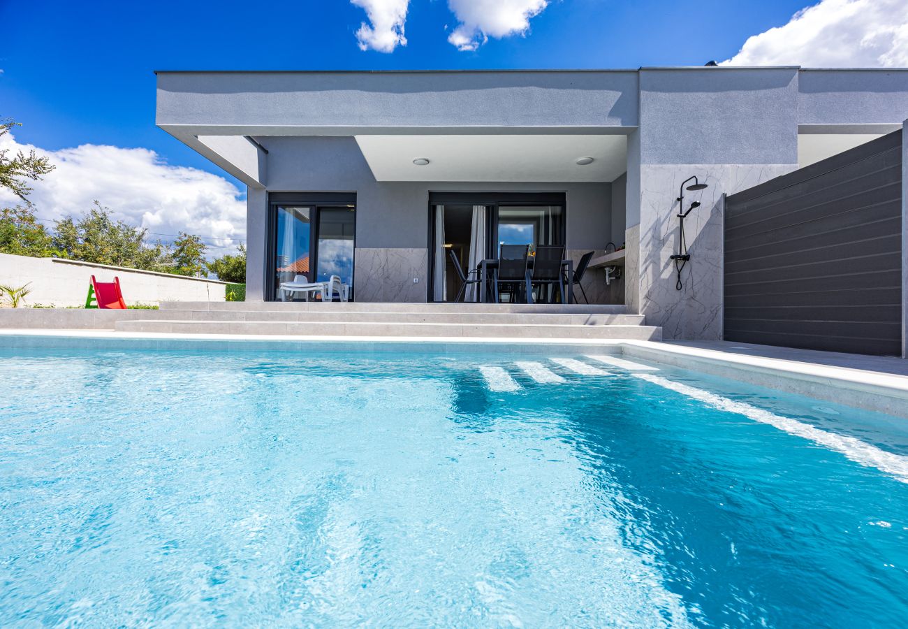 Villa in Radeki Polje - Moderne Familienvilla Teo mit privatem Pool