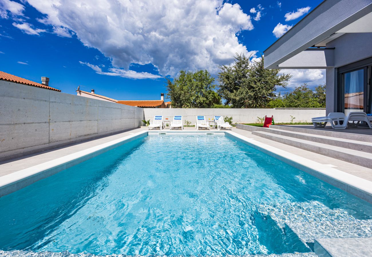Villa in Radeki Polje - Moderne Familienvilla Teo mit privatem Pool