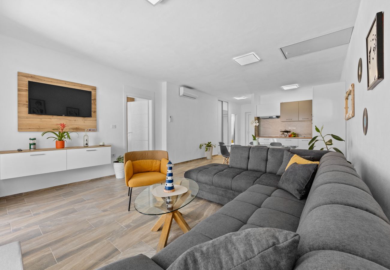 Villa in Radeki Polje - Moderne Familienvilla Teo mit privatem Pool