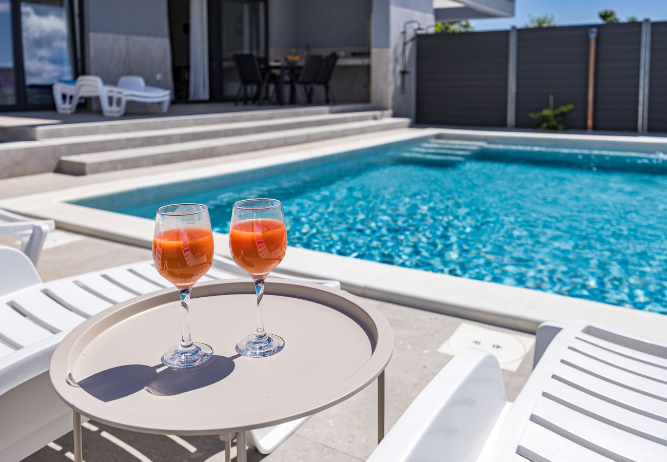 Villa in Radeki Polje - Moderne Familienvilla Teo mit privatem Pool
