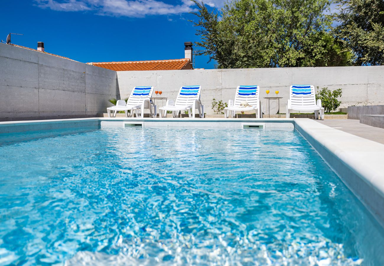 Villa in Radeki Polje - Moderne Familienvilla Teo mit privatem Pool