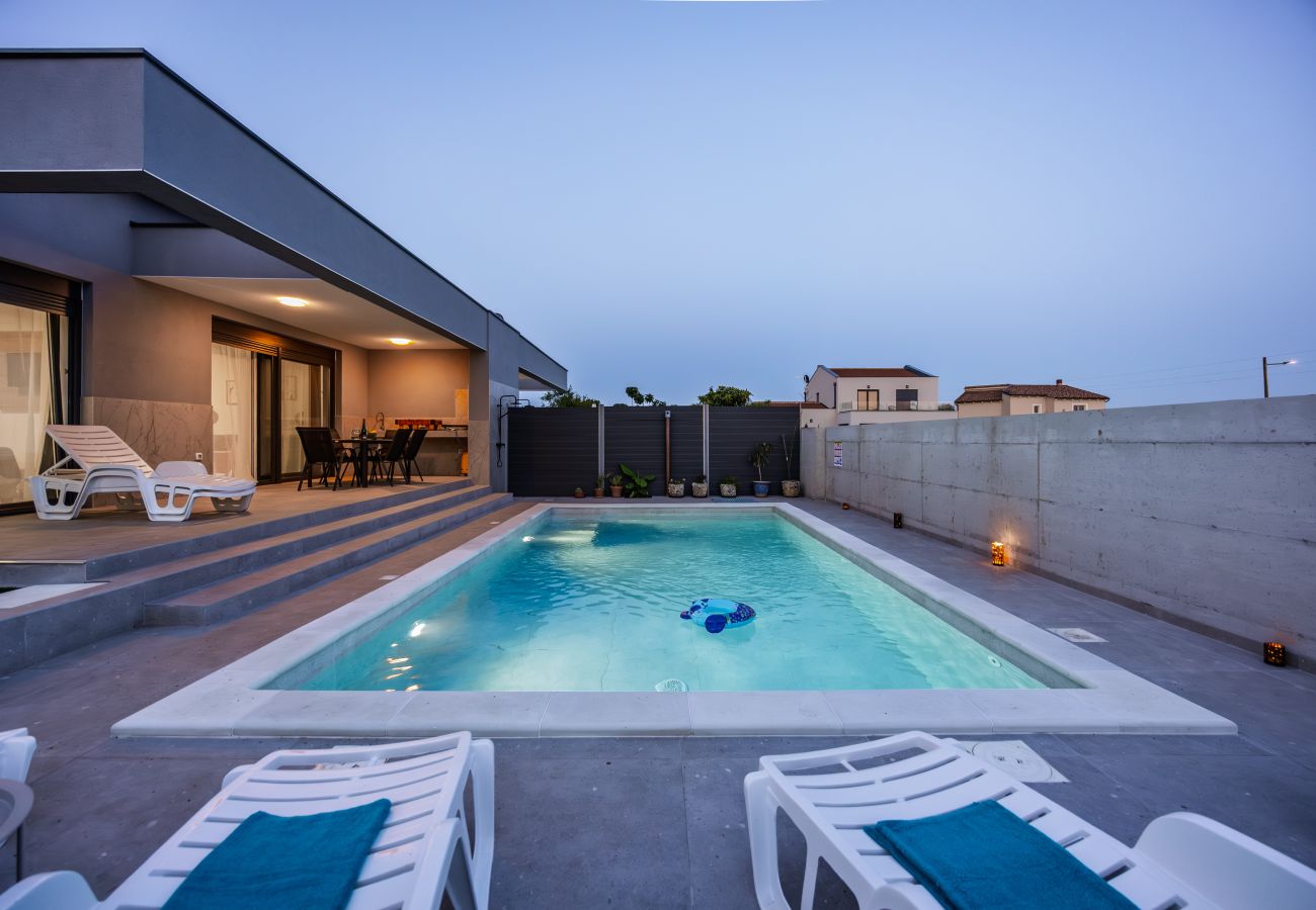 Villa in Radeki Polje - Moderne Familienvilla Teo mit privatem Pool