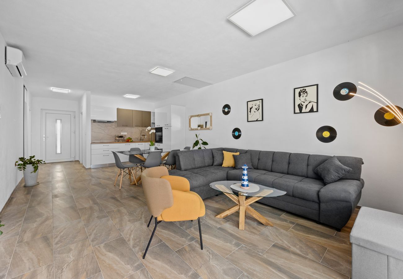 Villa in Radeki Polje - Moderne Familienvilla Teo mit privatem Pool