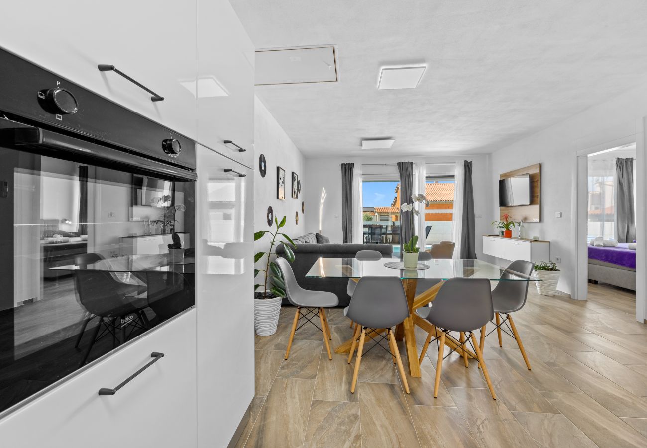 Villa in Radeki Polje - Moderne Familienvilla Teo mit privatem Pool