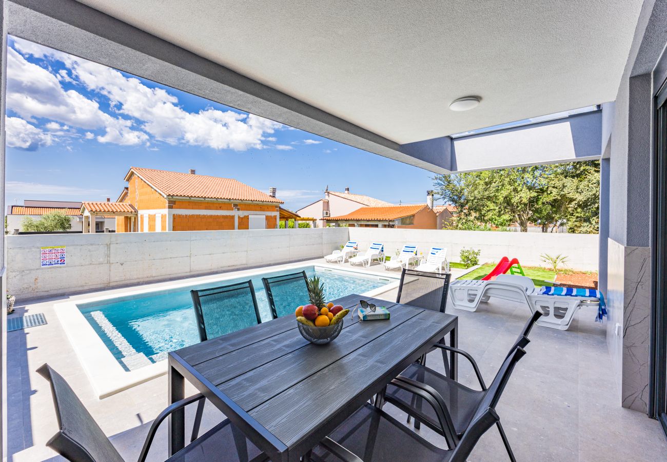 Villa in Radeki Polje - Moderne Familienvilla Teo mit privatem Pool