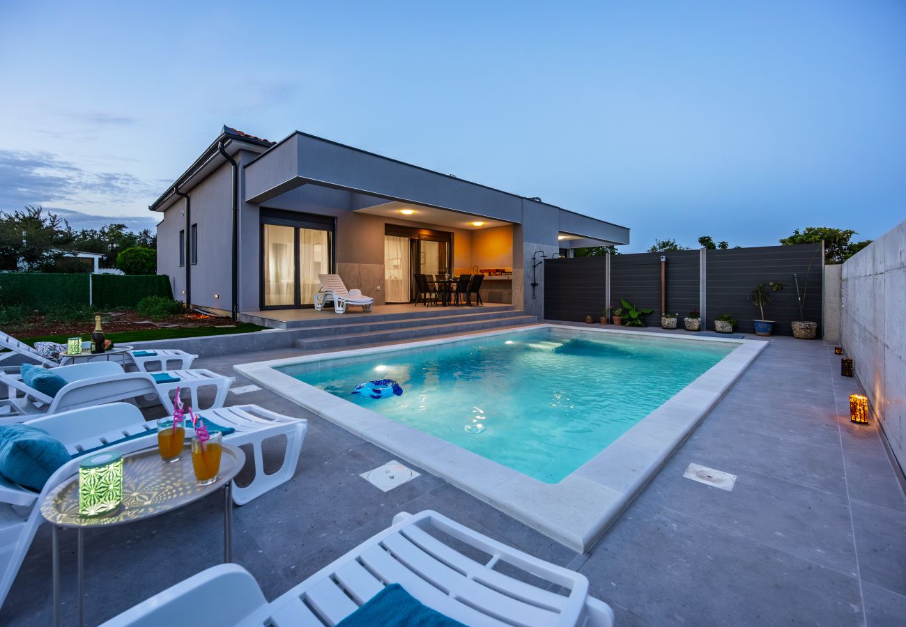 Villa in Radeki Polje - Moderne Familienvilla Teo mit privatem Pool