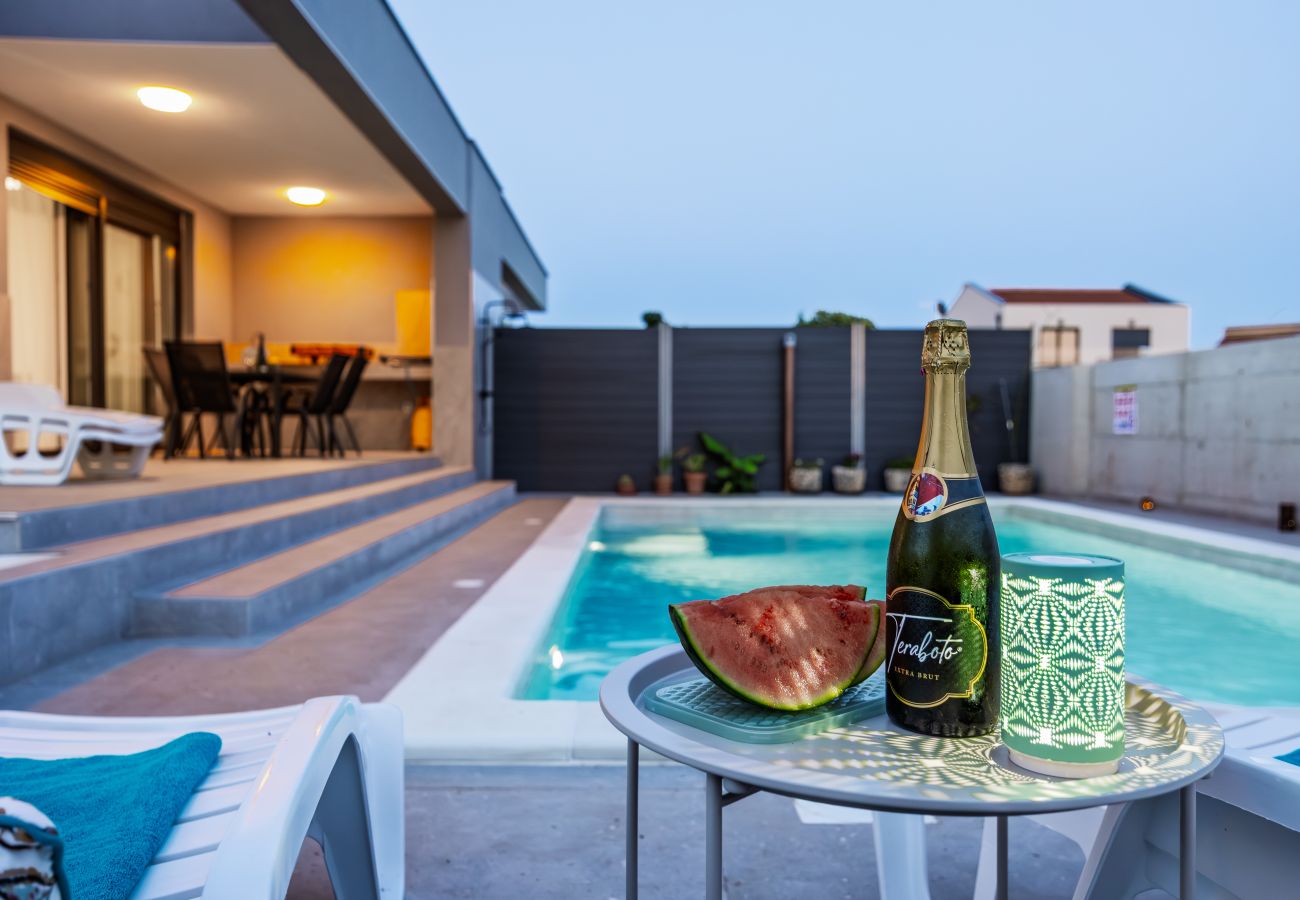 Villa in Radeki Polje - Moderne Familienvilla Teo mit privatem Pool