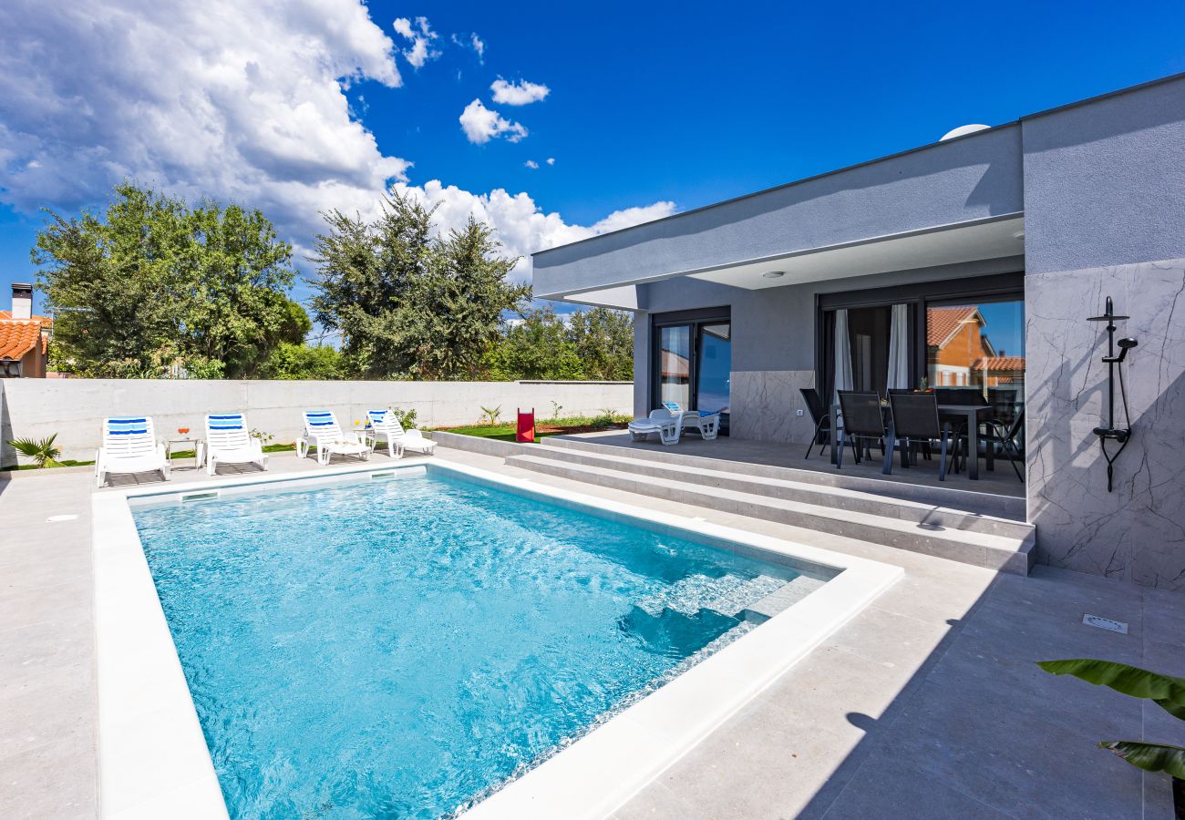Villa in Radeki Polje - Moderne Familienvilla Teo mit privatem Pool