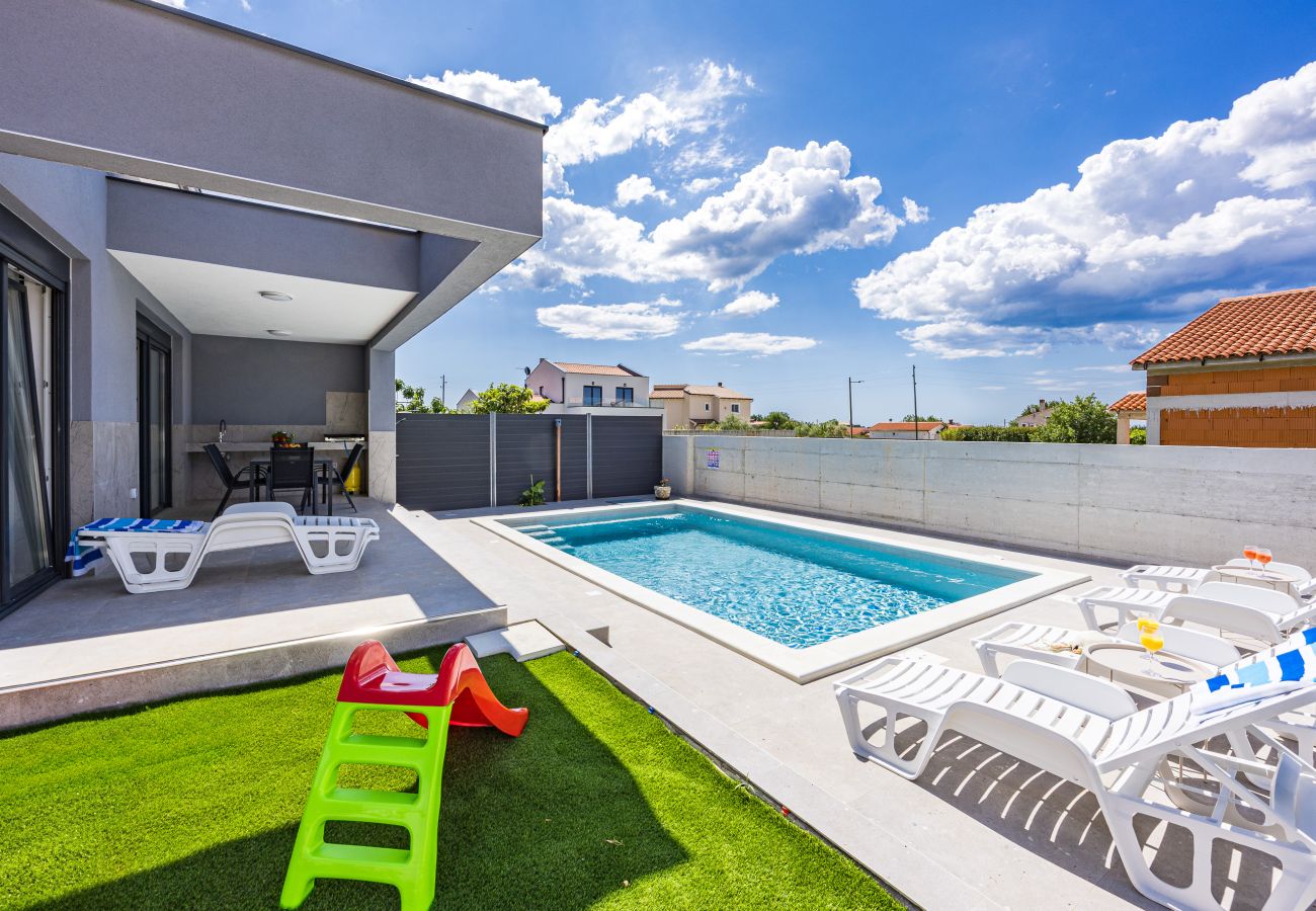 Villa in Radeki Polje - Moderne Familienvilla Teo mit privatem Pool