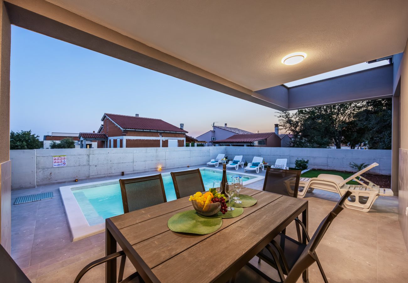 Villa in Radeki Polje - Moderne Familienvilla Teo mit privatem Pool