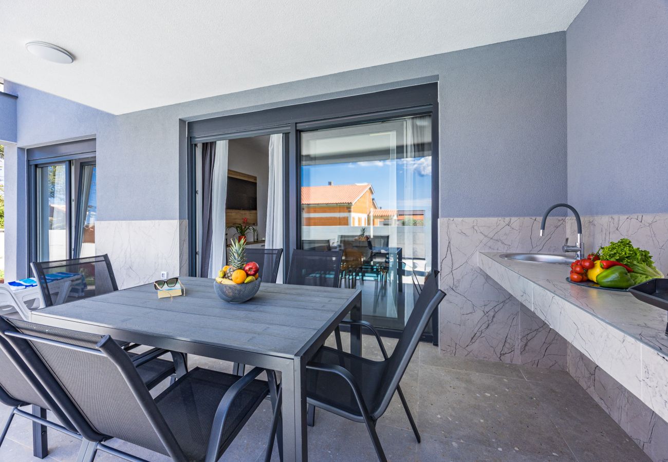 Villa in Radeki Polje - Moderne Familienvilla Teo mit privatem Pool
