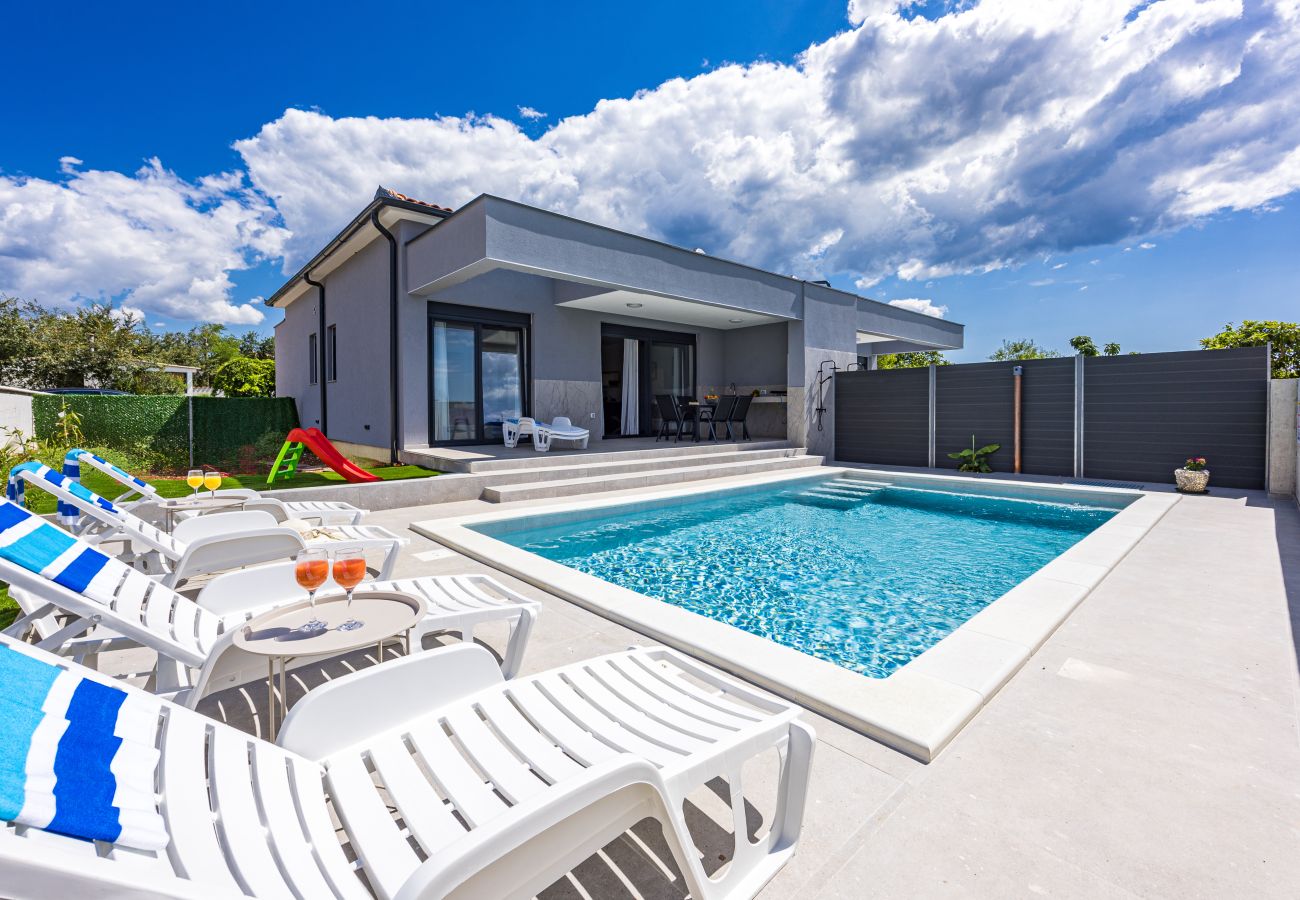 Villa in Radeki Polje - Moderne Familienvilla Teo mit privatem Pool