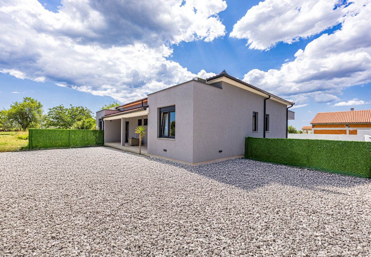Villa in Radeki Polje - Moderne Familienvilla Teo mit privatem Pool