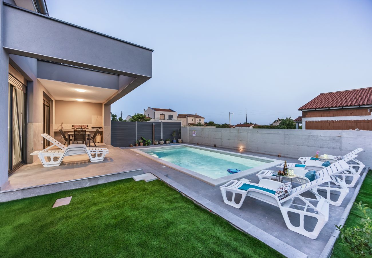 Villa in Radeki Polje - Moderne Familienvilla Teo mit privatem Pool