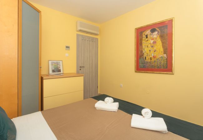 Ferienwohnung in Petrcane - Pansion Pirat - Zwei-Zimmer-Wohnung Ferienwohnung in Petrcane - Pansion Pirat - Zwei-Zimmer-Wohnung