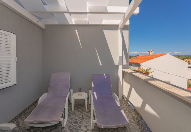 Ferienwohnung in Petrcane - Pansion Pirat - Zwei-Zimmer-Wohnung Ferienwohnung in Petrcane - Pansion Pirat - Zwei-Zimmer-Wohnung