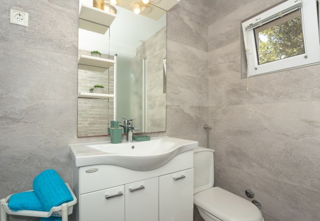 Ferienwohnung in Petrcane - Pansion Pirat - Zwei-Zimmer-Wohnung Ferienwohnung in Petrcane - Pansion Pirat - Zwei-Zimmer-Wohnung