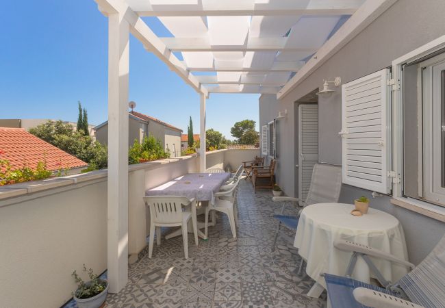 Ferienwohnung in Petrcane - Pansion Pirat - Zwei-Zimmer-Wohnung Ferienwohnung in Petrcane - Pansion Pirat - Zwei-Zimmer-Wohnung