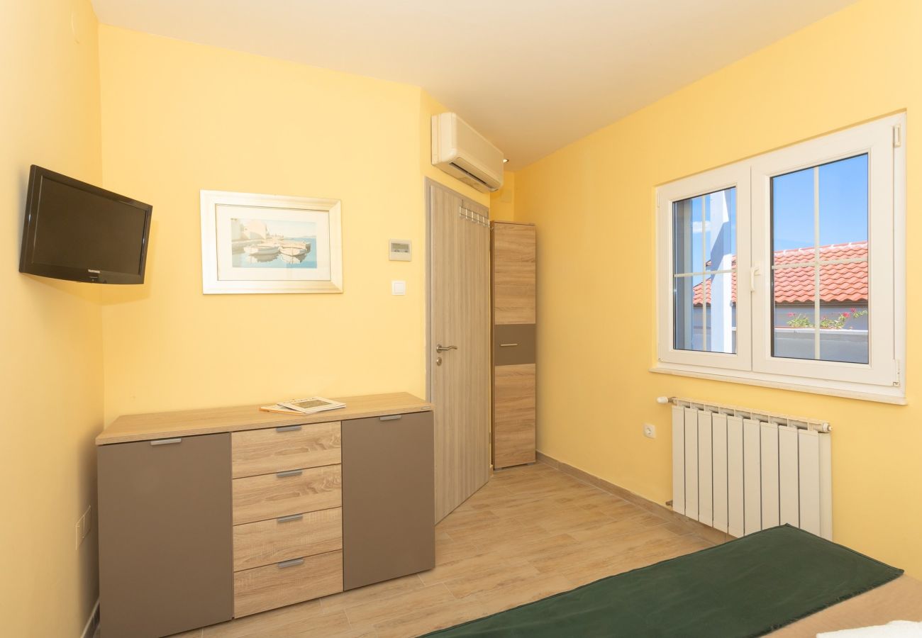 Ferienwohnung in Petrcane - Pansion Pirat - Zwei-Zimmer-Wohnung