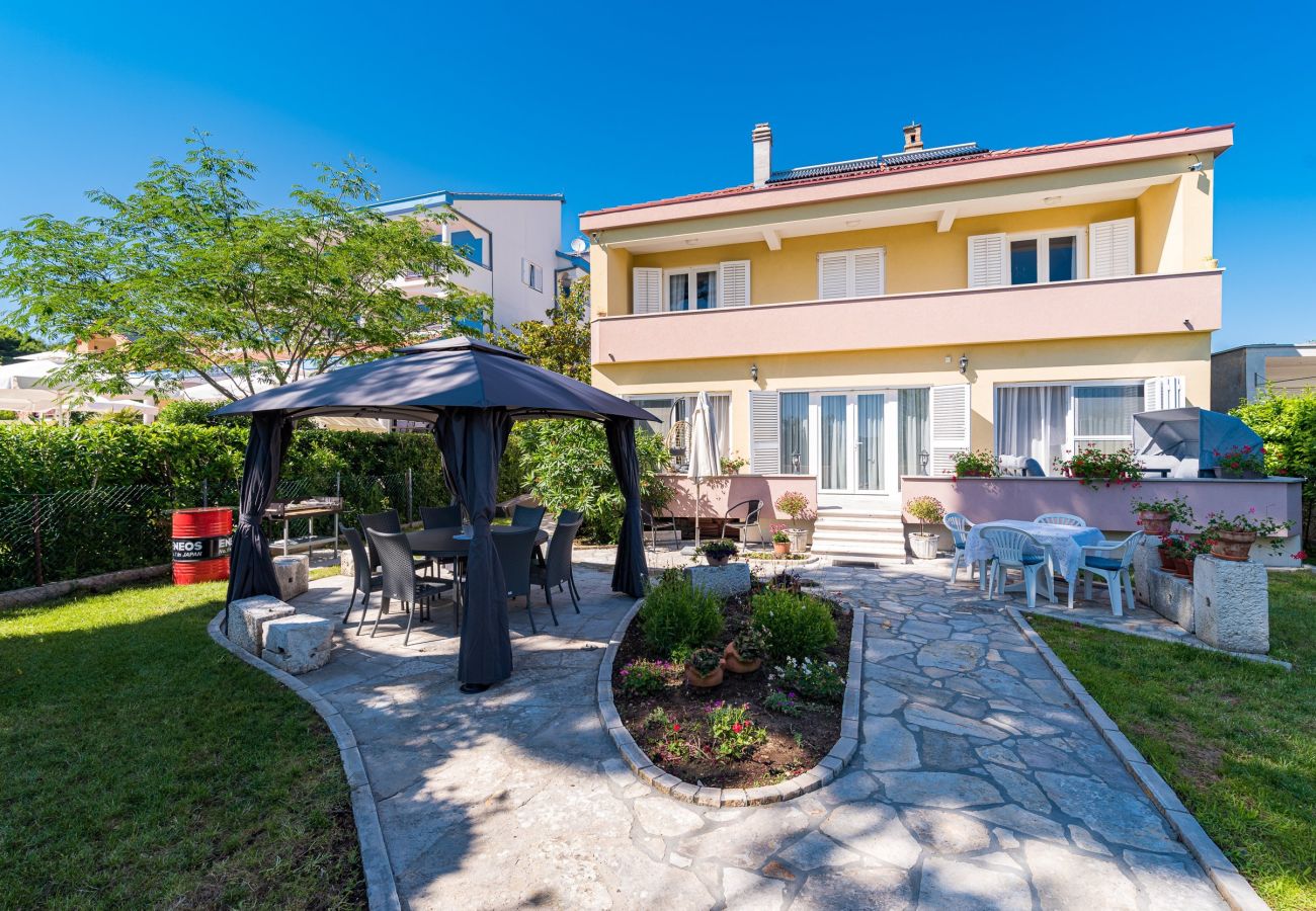 Ferienwohnung in Sukošan - Strandapartment Villa Carmen Ferienwohnung in Sukošan - Strandapartment Villa Carmen