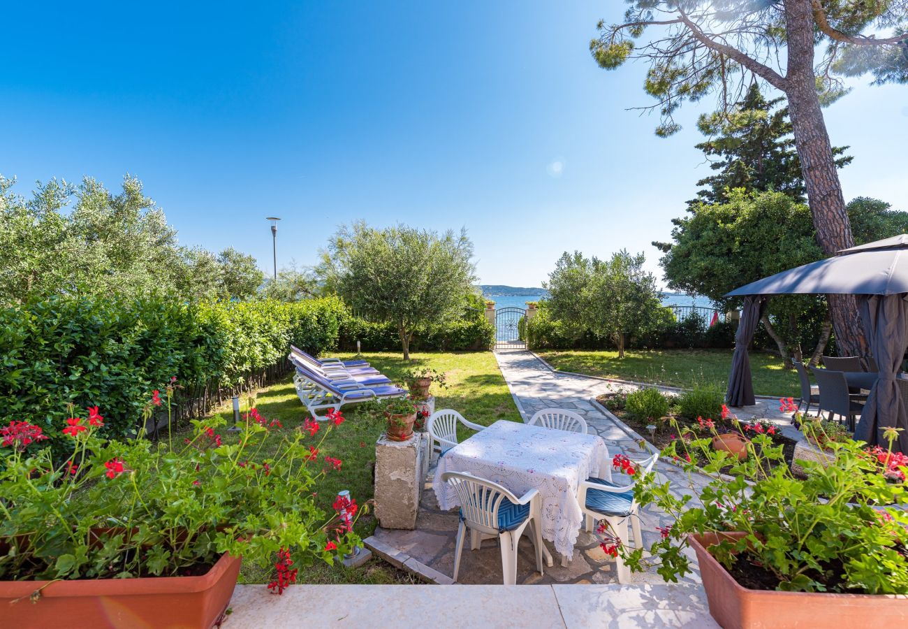 Ferienwohnung in Sukošan - Strandapartment Villa Carmen Ferienwohnung in Sukošan - Strandapartment Villa Carmen